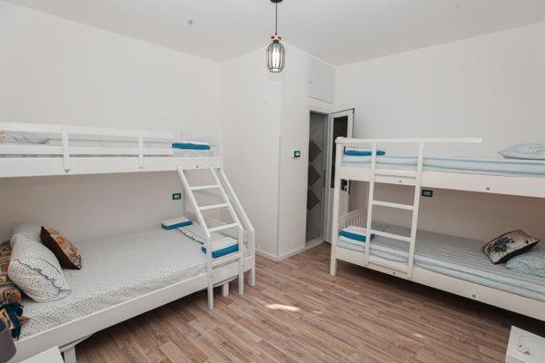 Nana Hostel Vlore Exterior photo